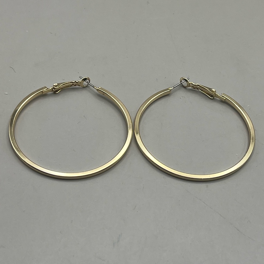 Elegant Gold Tone Hoop Earrings -Classic Statement Jewelry Luxury Fashion Style - Picture 3 of 4